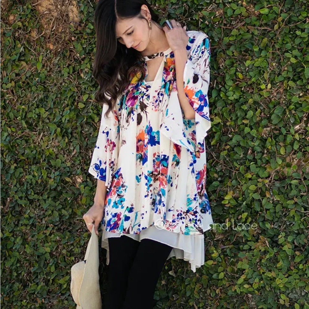 Grace & Lace Keyhole Pocket Tunic in FABULOUS condition! Size: XS, runs big.